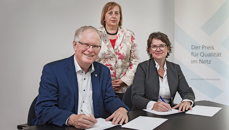 Cay Süberkrüb (Landrat des Kreises Recklinghausen), Marit Rullmann (Fachdienstleiterin) und Dr. Frauke Gerlach (Direktorin des Grimme-Instituts). Foto: Georg Jorczyk / Grimme-Institut